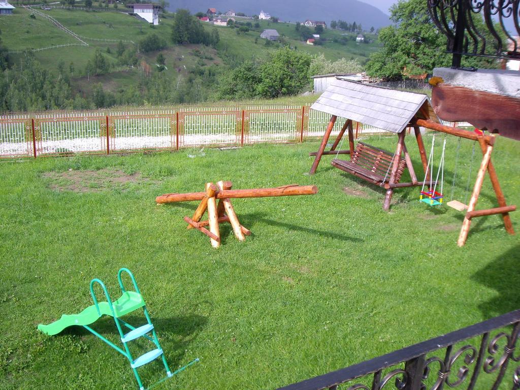 ホテル Garofita Pietrei Craiului Peştera エクステリア 写真